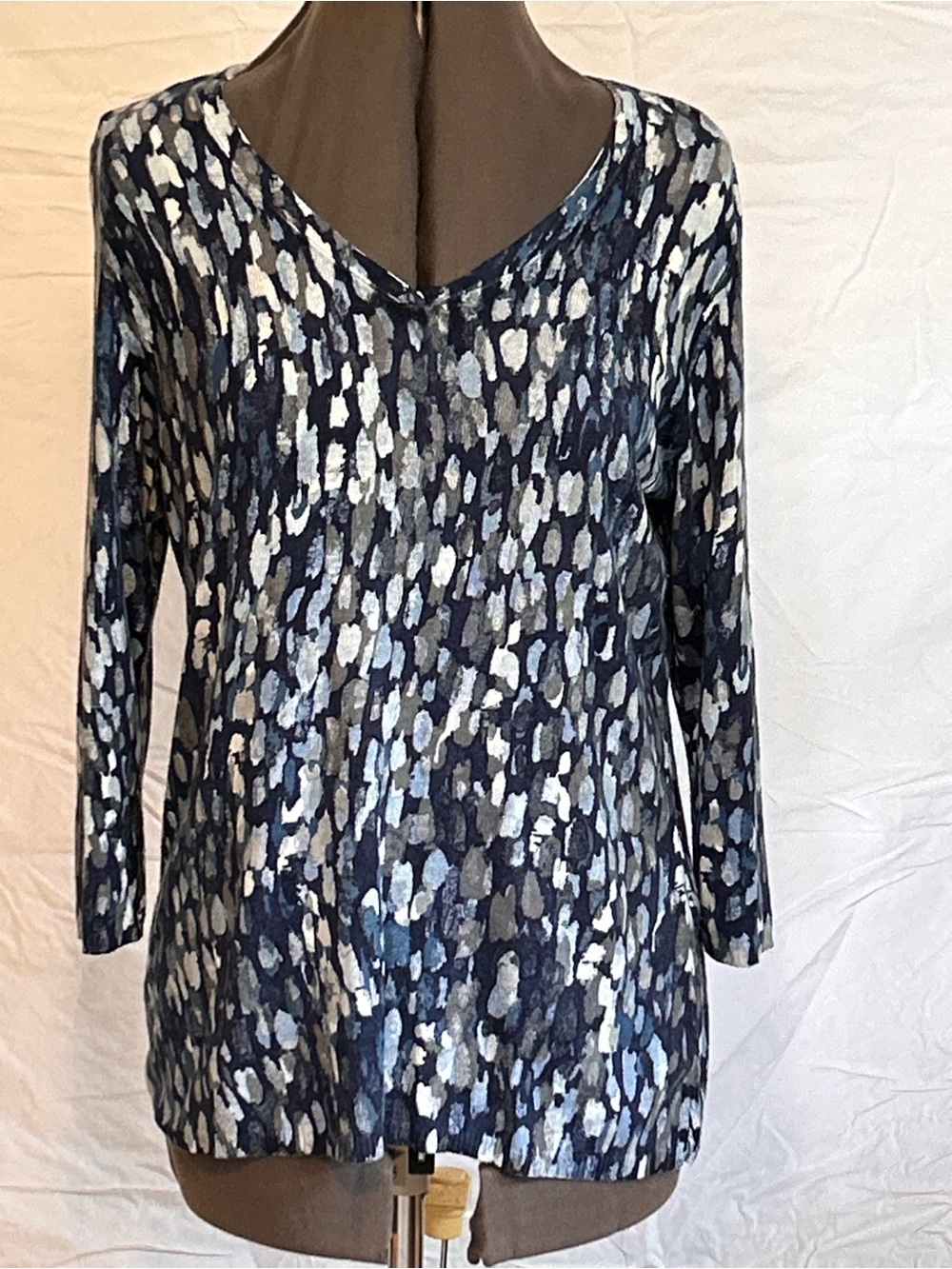 Chico’s Women's Navy Blue/Gray Print V-Neck Top